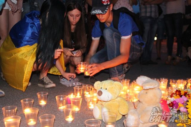 Харьковские активисты почтили память погибших. Фото: varta.kharkov.ua,  Н. Жаровская, vk.com/cxidcom