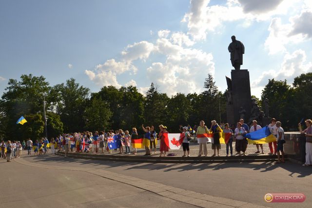 Харьковские активисты почтили память погибших. Фото: varta.kharkov.ua,  Н. Жаровская, vk.com/cxidcom