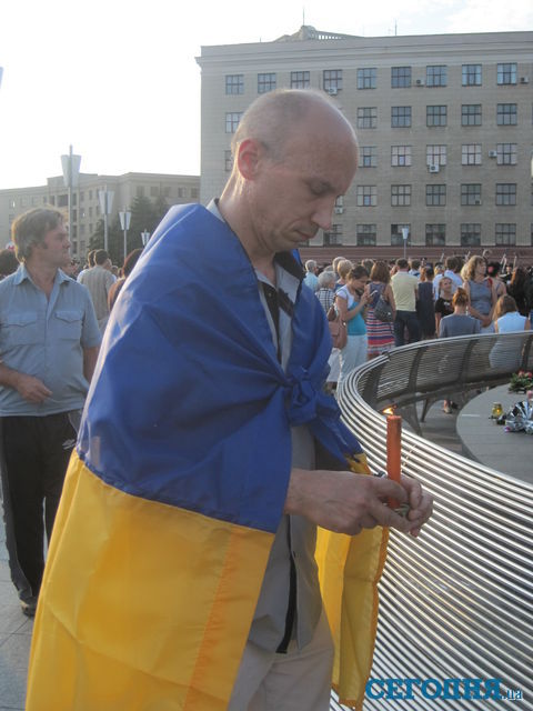 В Харькове почтили память жертв "Боинга-777". Фото: А.Макаренко