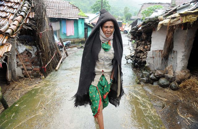 Индия.  Около 150 человек погибли в результате оползня в штате Махараштра . Оползень, вызванный проливными дождями, разрушил десятки жилых домов. Фото: AFP