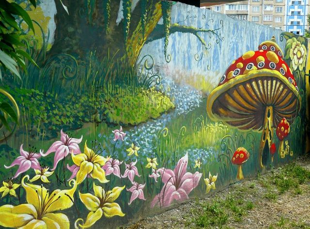 Стена. Теперь малыши могут прятаться под огромными грибами. Фото: poliakov.io.ua
