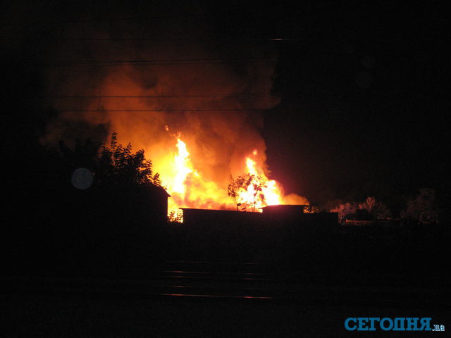 На Березняках горят гаражи | Фото: Александр Марущак