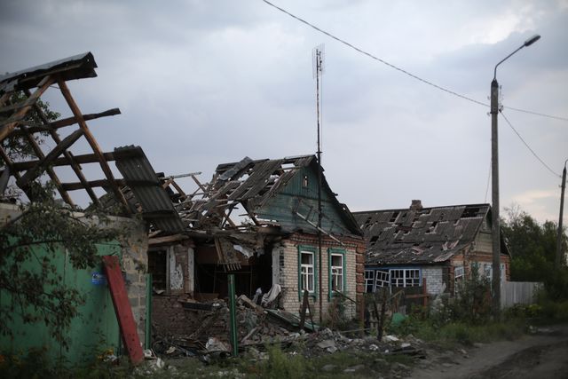 Україна, Донецька область. Семенівка після обстрілу бойовиків. Селище практично знищене. Фото: AFP