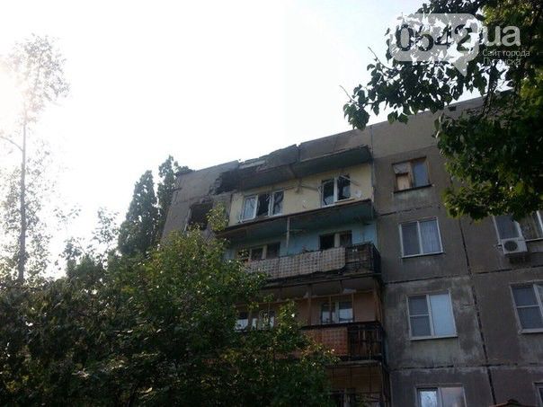 В Луганске разрушено ряд домов. Фото: 0642.ua