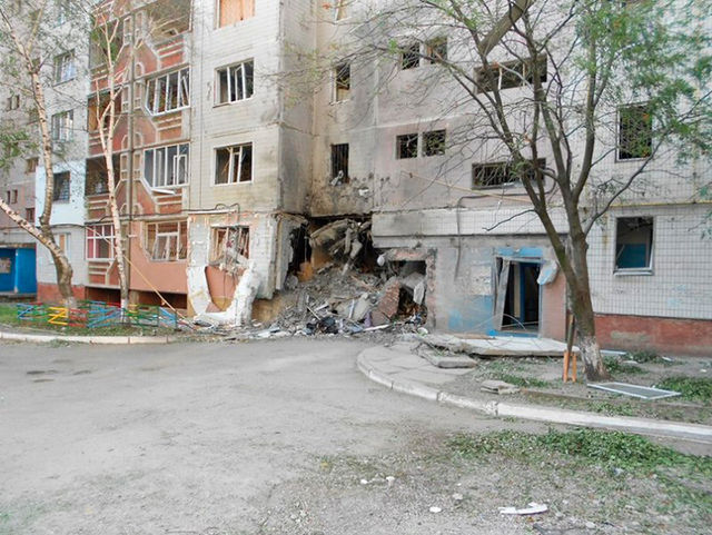Террористы продолжают обстреливать Луганск. Фото: ostro.org