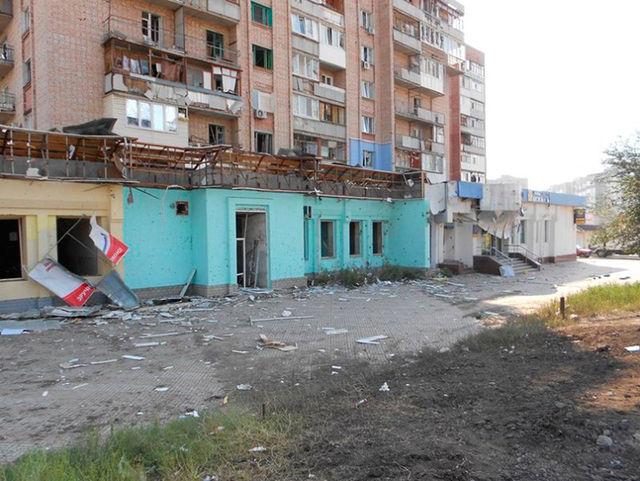 Террористы продолжают обстреливать Луганск. Фото: ostro.org