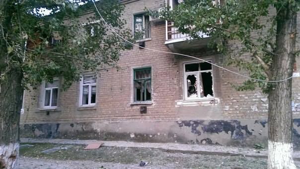 <p>Бойовики обстріляли місто Лутугине Луганської області. Фото: facebook.com/informatorlg</p>