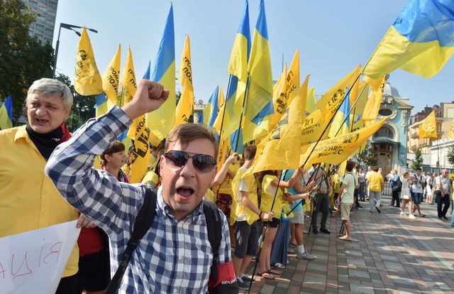 Украина. В Киеве прошел митинг под Верховной Радой против коррупции. Фото: AFP