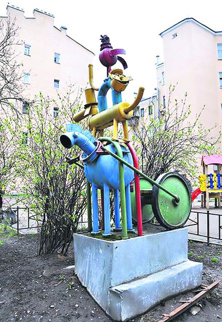Памятники Бременским музыкантам в городах разных стран. Фото из сети интернет.