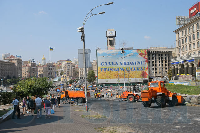 <p>На Майдані повним ходом йде ремонт</p> | Фото: Сергій Ніколаєв