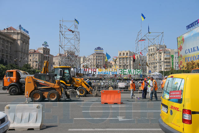 <p>На Майдані повним ходом йде ремонт</p> | Фото: Сергій Ніколаєв