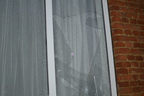 В Тернопольской области град побил окна и машины. Фото: vk.com, zz.te.ua