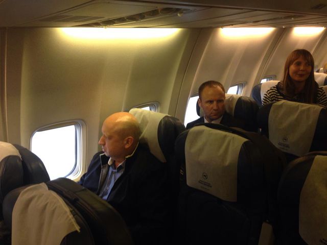 Спикера Верховной Рады Украины заметили в эконом-классе самолета, фото Anna Vakhotska/Facebook