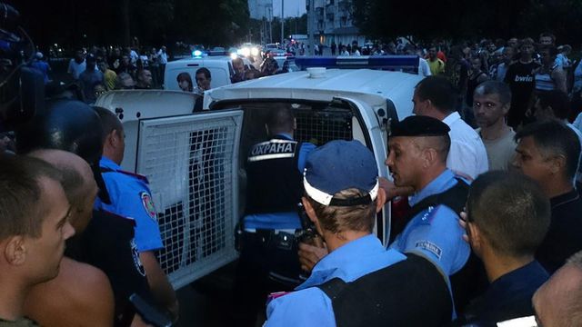 Ссора между таксистами и клиентами закончилась стрельбой, фото facebook.com/slava.mavrichev