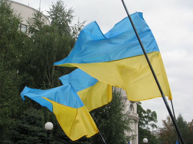 В Днепропетровске подняли государственный флаг. Фото: Андрей Никитин