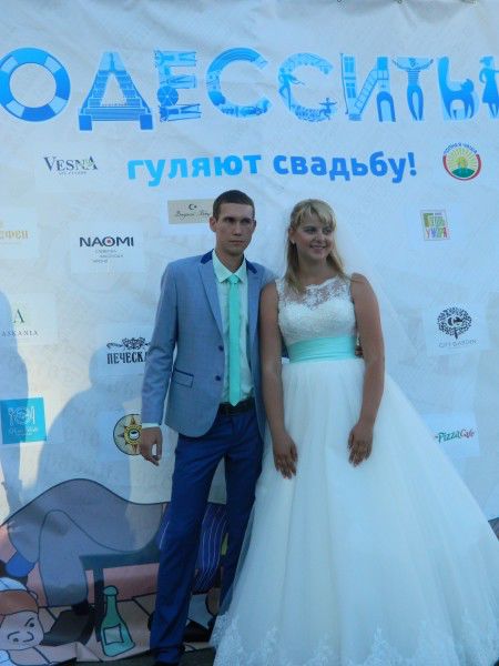 Одесситы позвали на свадьбу весь город. Фото: prawwwda.com