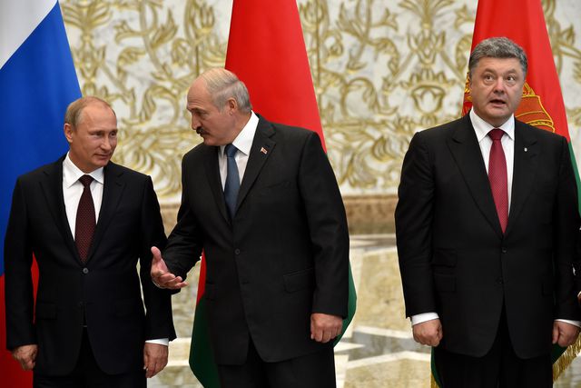 Володимир Путін, Олександр Лукашенко і Петро Порошенко. Фото: AFP