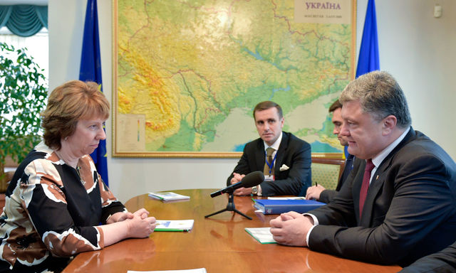 Кэтрин Эштон и Петр Порошенко. Фото: пресс-служба президента Украины
