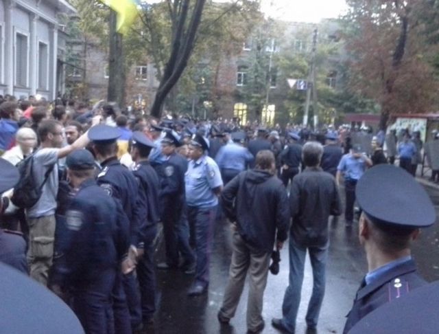 Харьковчане пикетировали консульство РФ, фото ТСН.ua