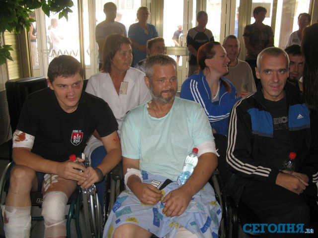 <p>Руслана відвідала поранених бійців АТО. Фото: А.Нікітін</p>