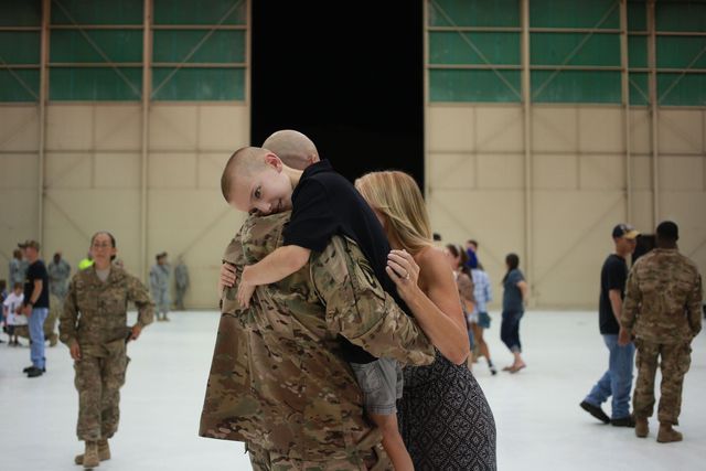 США, Кентуккі. Комбат 159-ї авіаційної бригади повернувся додому з Афганістану. Фото: AFP