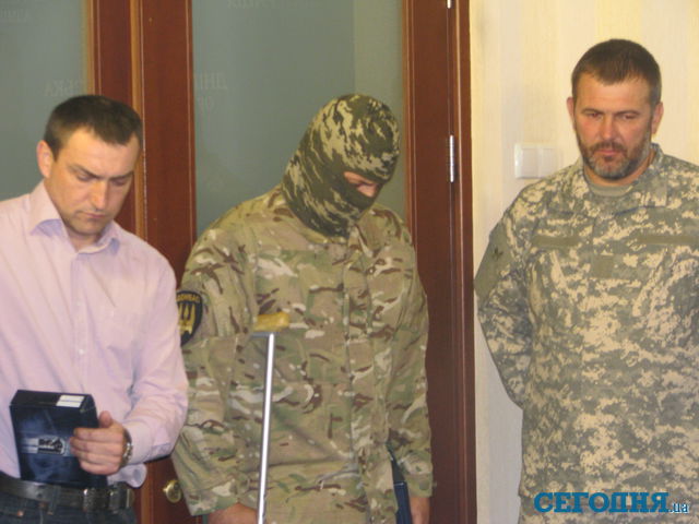 Семенченко показал лицо. Фото: Андрей Никитин