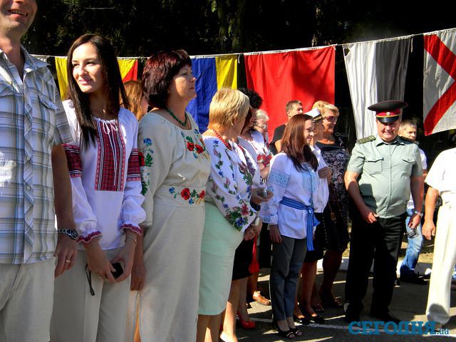 Марш. Лицеисты на торжественной церемонии открытия. Фото: Е. Фомина