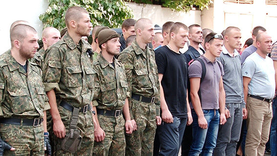 <p>Бійці батальйону "Івано-Франківськ" повернулися додому. Фото: mvs.gov.ua</p>