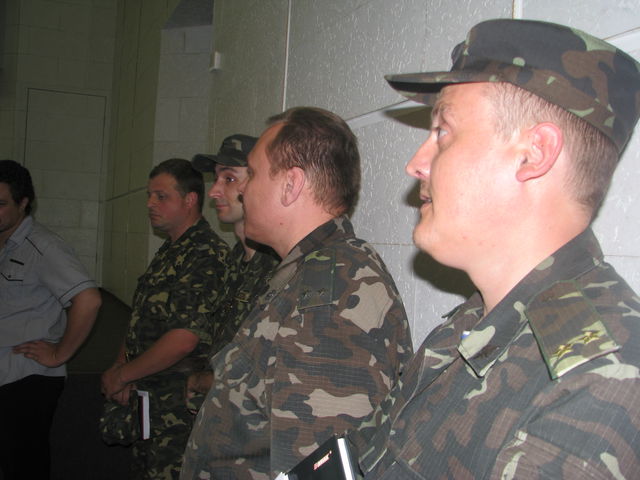 В Днепропетровске на сессию горсовета пришли из военкомата и "Правого сектора". Фото: Андрей Никитин