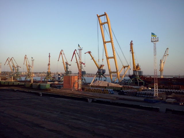 <p>&laquo;Захарій&raquo;. Кран-гігант тепер працює в порту Миколаєва</p>