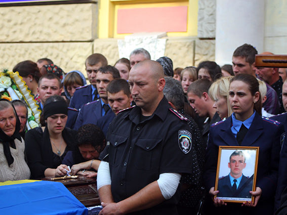 В Ивано-Франковске прощаются с погибшими солдатами. Фото: МВД