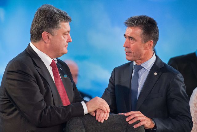 Петро Порошенко і генсек НАТО Андерс Расмуссен. Фото: AFP