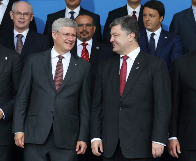 Премьер Канады Стивен Харпер и Петр Порошенко. Фото: AFP