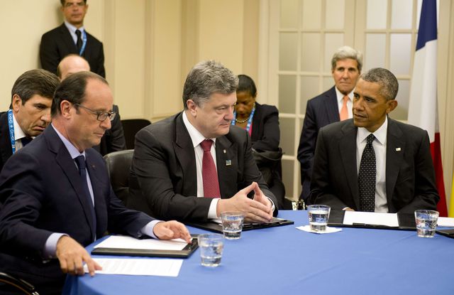 Президент Франції Франсуа Олланд, Петро Порошенко і Барак Обама. Фото: AFP