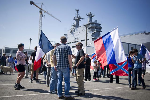 Во Франции прошла демонстрация против продажи России "Мистралей", фото AFP
