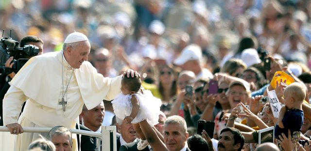 Папа Римский Франциск на площади Святого Петра. Фото: AFP