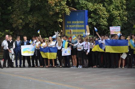 Школьники организовали акцию мира. Фото: marsovet.org.ua