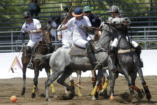 В Мексике прошли самые зрелищные  турниры по конному поло.  На них приглашаются лучшие игроки в поло из Аргентины, Мексики и Чили. Фото: AFP