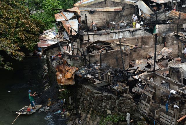 В передмісті Маніли сталася сильна пожежа. Майже 800 людей залишилися без даху над головою. Фото: AFP