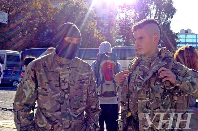 Бойцов встречали на Софиевской площади. Фото: УНН