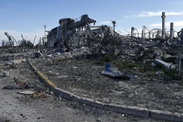 <p>Луганський аеропорт повністю зруйнований. Фото: AFP</p>