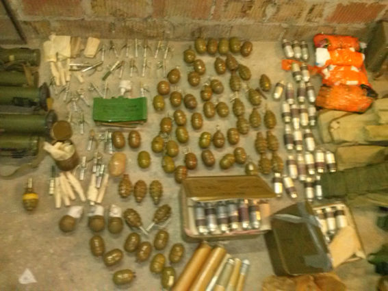 <p>Дніпропетровець зберігав гранатомети. Фото: МВС</p>