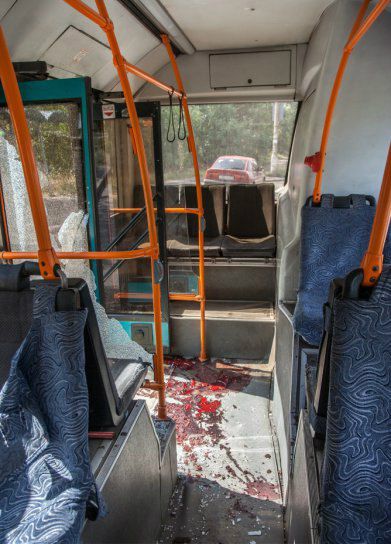 Снаряд влетел в пассажирский автобус. Фото: Вконтакте