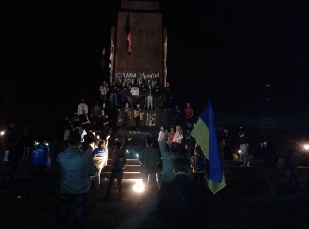 В Харькове произошла стычка между ультрас и пророссийскими активистами, фото @MaidanKharkiv