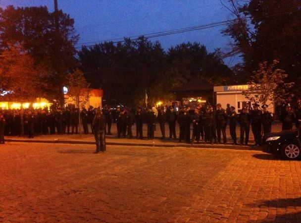 В Харькове произошла стычка между ультрас и пророссийскими активистами, фото @Klangtao