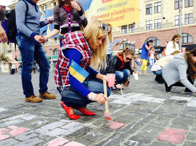 Площадь Свободы украсили вышиванкой, фото mediaport.ua