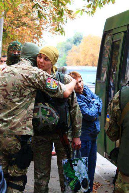 Бойцы "Кривбасса" едут в зону АТО. Фото: МВД