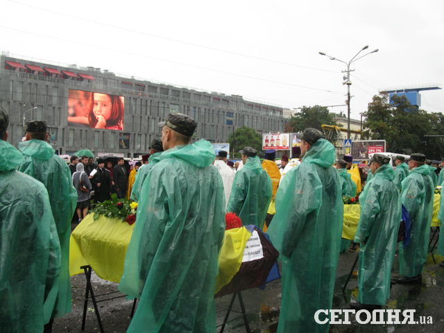 В Днепропетровске попрощались с погибшими в зоне АТО. Фото: Андрей Никитин