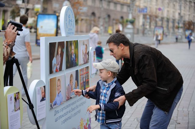 <p>У Києві проходить виставка на підтримку дітей-аутистів. Фото надані організаторами акції</p>
