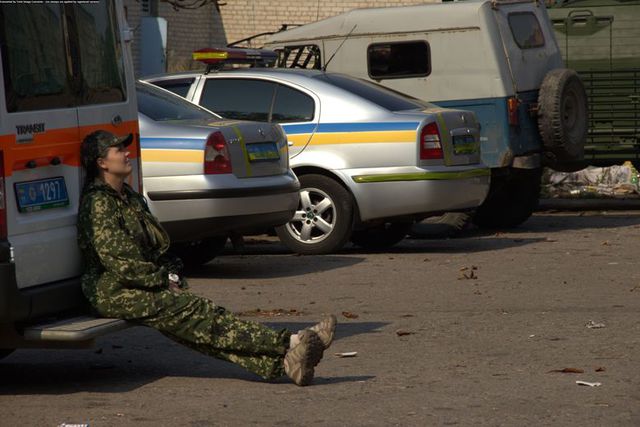 Киевские военные патрулируют в Славянске и Мариуполе